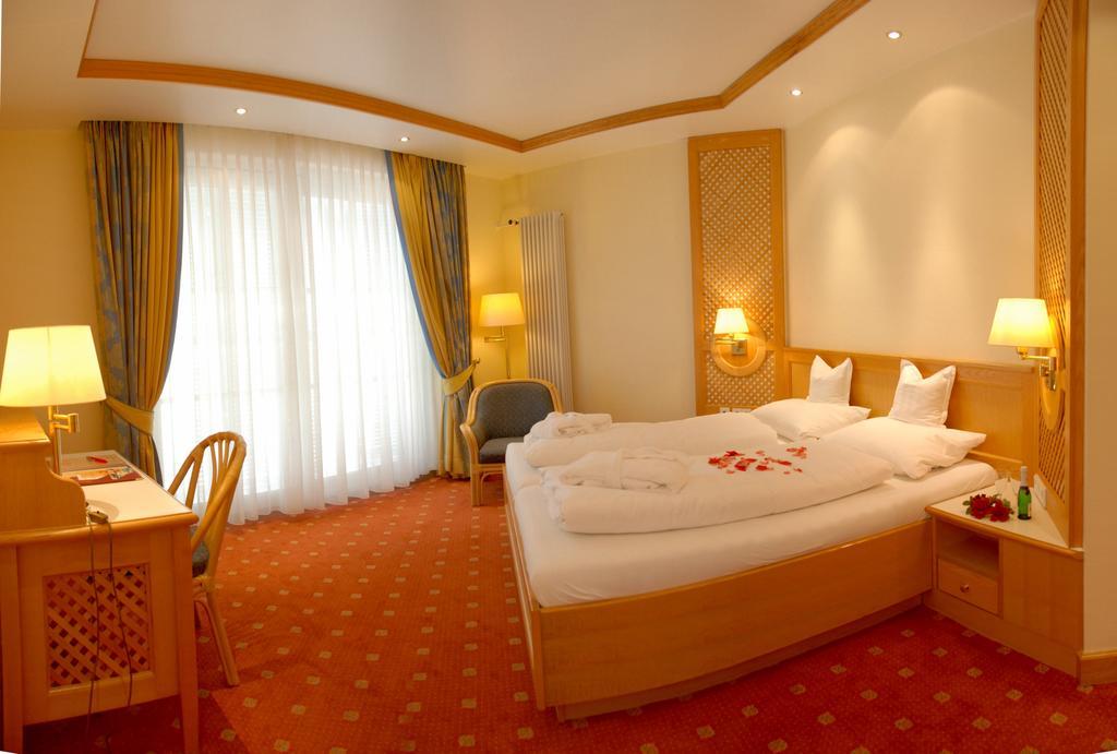 Thermenhotel Quellenhof Bad Füssing Oda fotoğraf